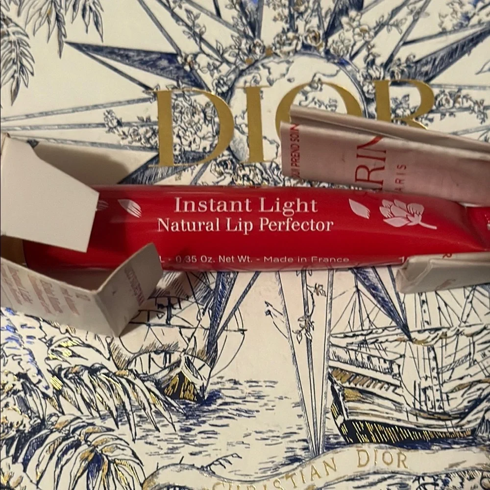 Clarins Instant Light Natural Lip Perfector - Red - Picture 2 of 3